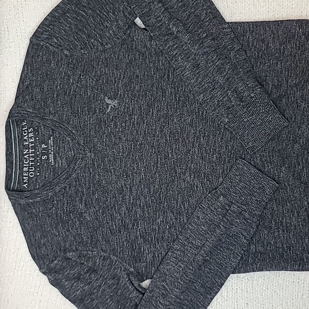 AEO Men's Cozy V-Neck Pullover Long Sleeve Cotton Knit Sweater in Heather Black